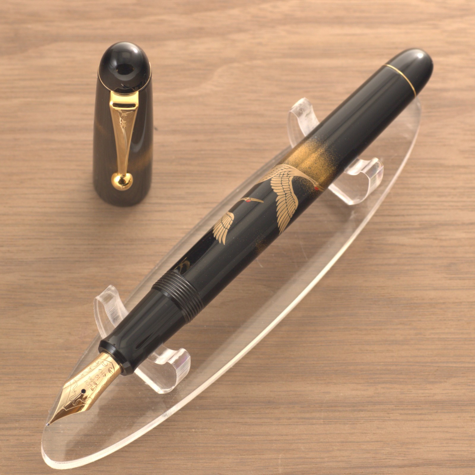 Authentic Pilot Maki-e 2 Cranes Urushi 14K M Nib Unused Pen with Box Ink Jar Set