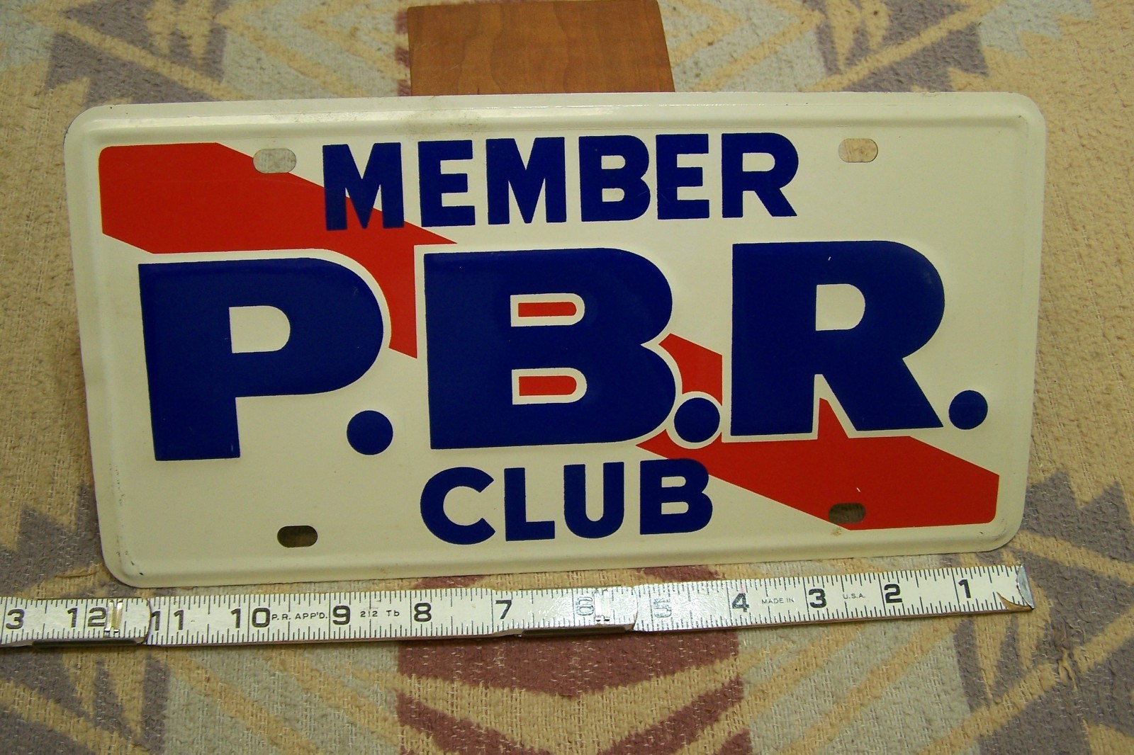 UNUSED EMBOSSED P.B.R. MEMBER CLUB METAL LICENSE PLATE PABST BLUE RIBBON BEER