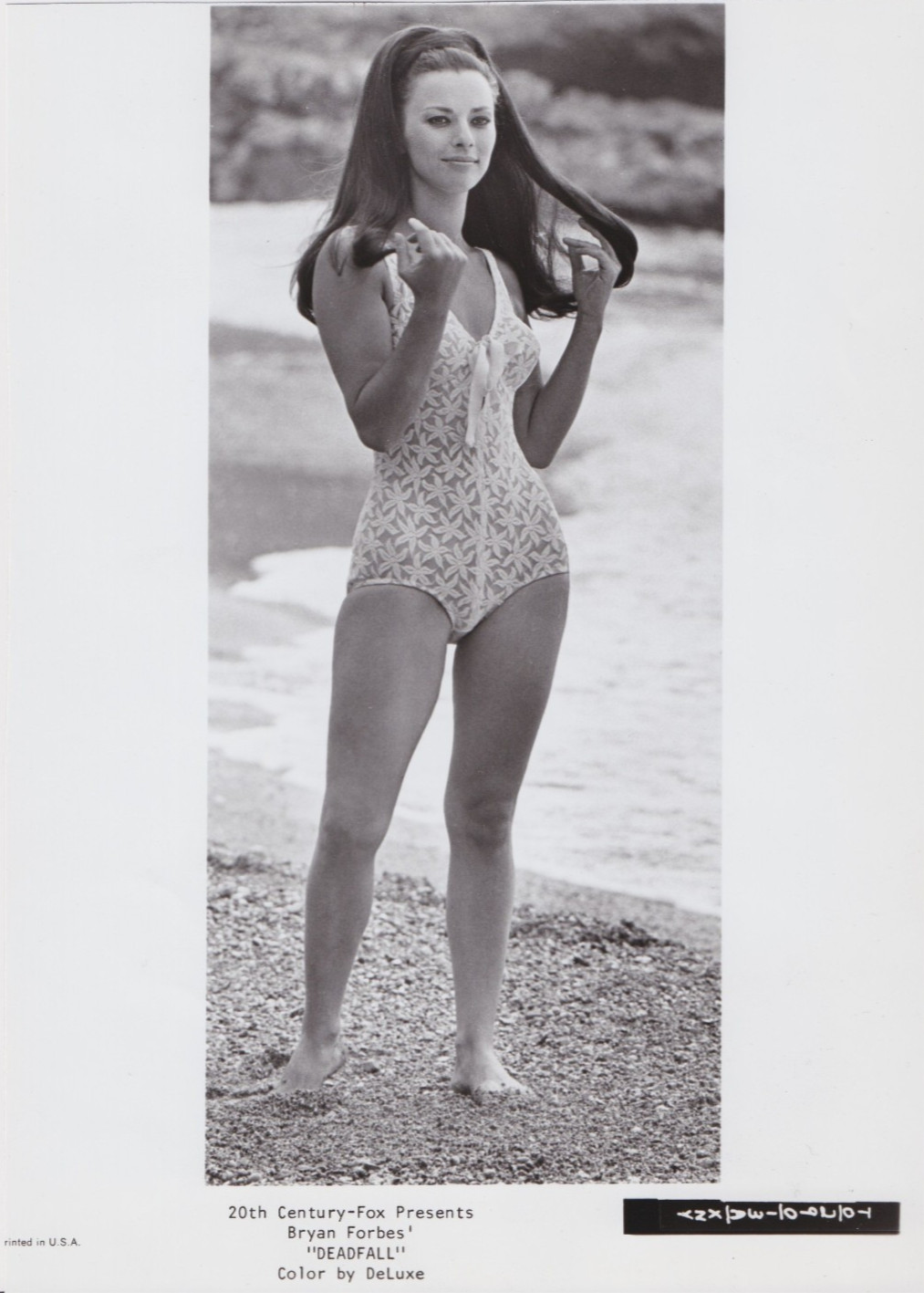 1968 Press Photo Leggy Actress Giovanna Ralli Models Bathing Suit in \