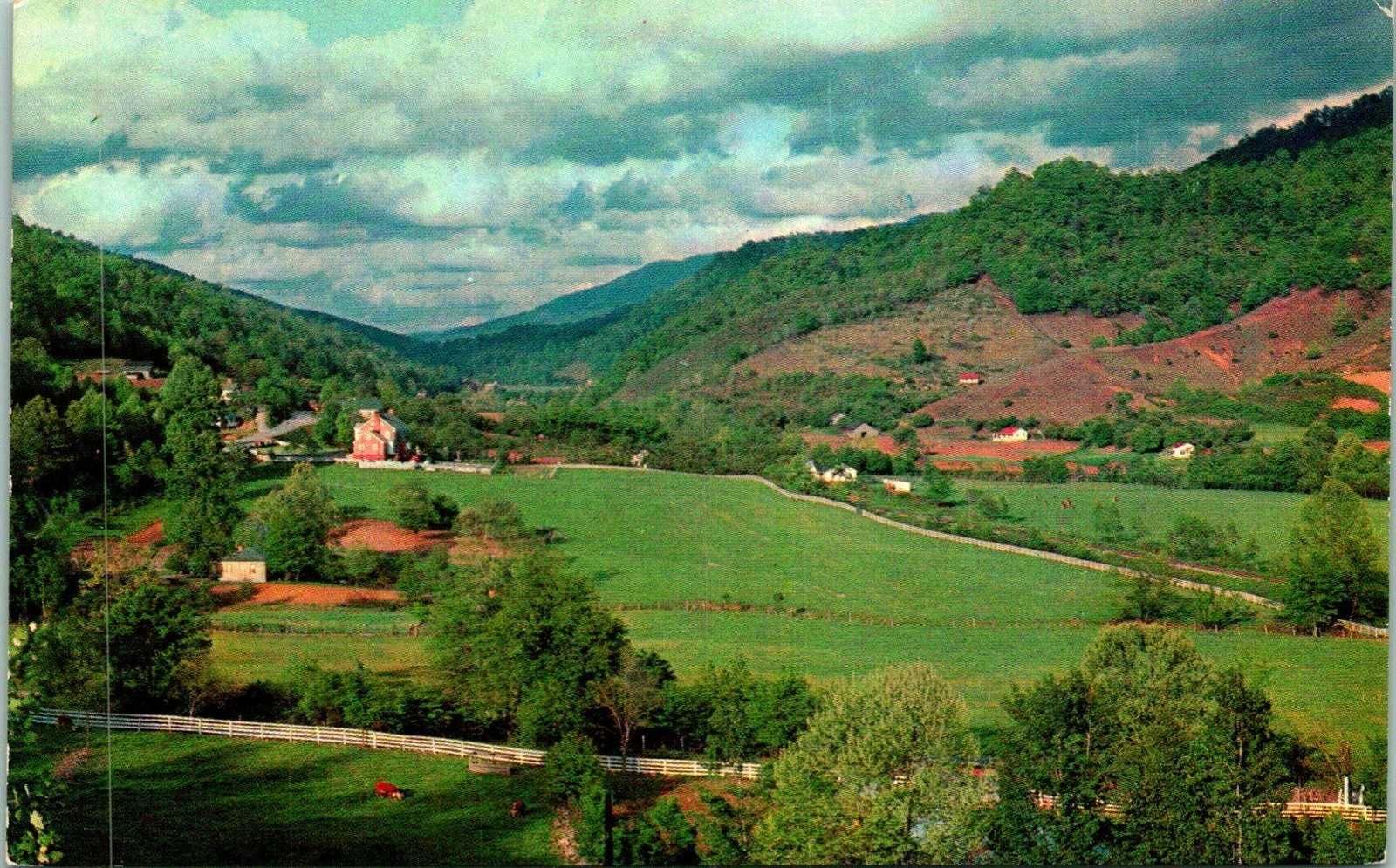 Kentucky Valley Mountain Scene Postcard Unused (25325)