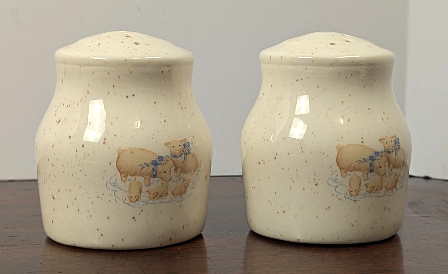 Vintage Speckled Stoneware Pig Family Salt & Pepper Shakers Cottage Farmhouse