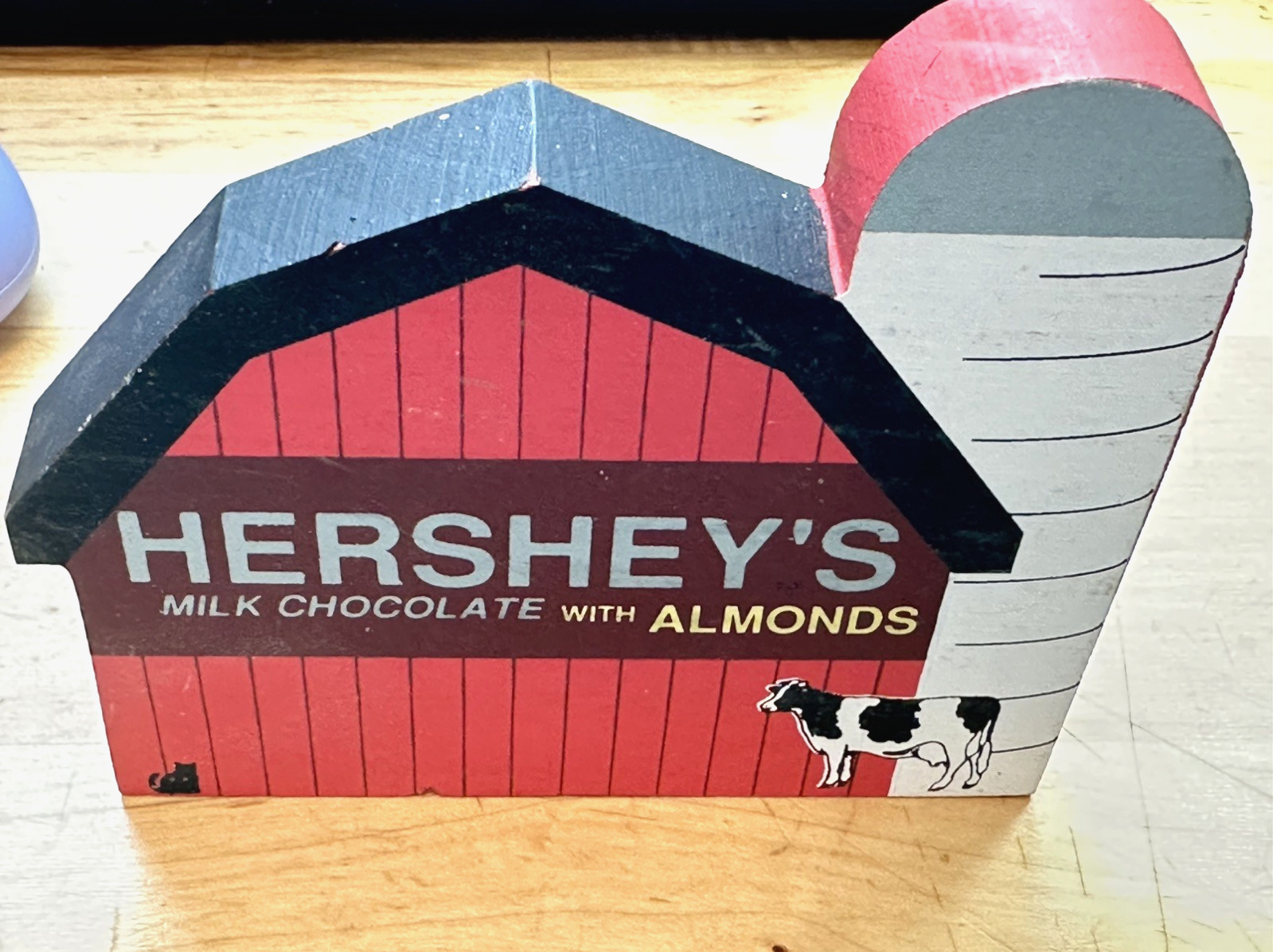 Cat’s Meow \'92 Hershey\'s Milk Chocolate w Almonds Red Barn Cow Silo Shelf Sitter