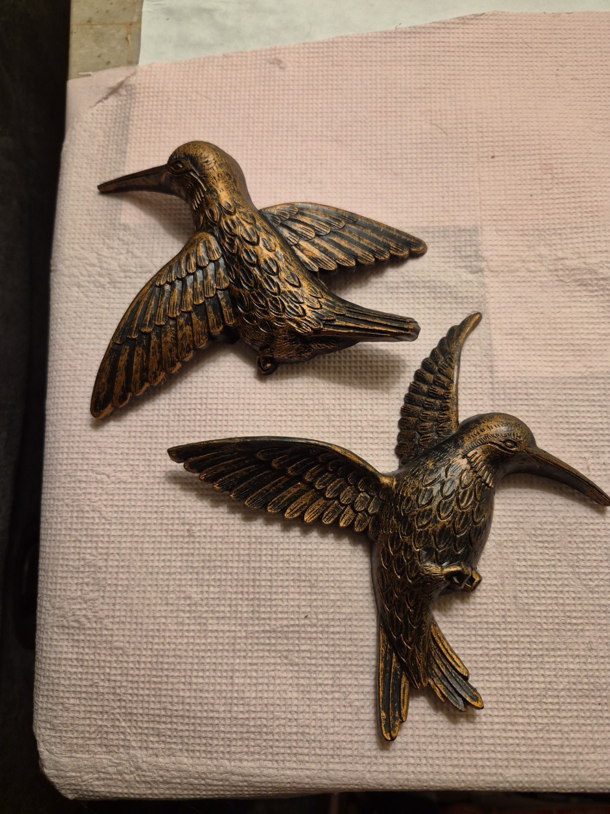 Set Of 2 Vtg Hummingbirds 1977 - 7450  Plastic Copper Color Dart Ind