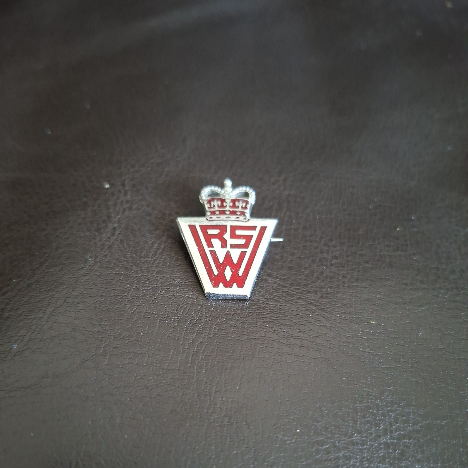Vintage WRS, Women\'s Royal Voluntary Service British military enamel Pin Badge