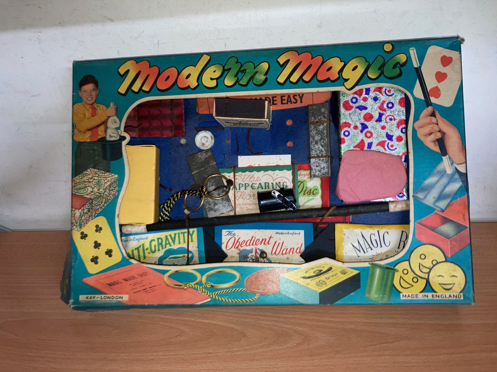 Kay Toy London MODERN MAGIC W3 + Tricks BOOK Berglas MIB Vintage Made in England