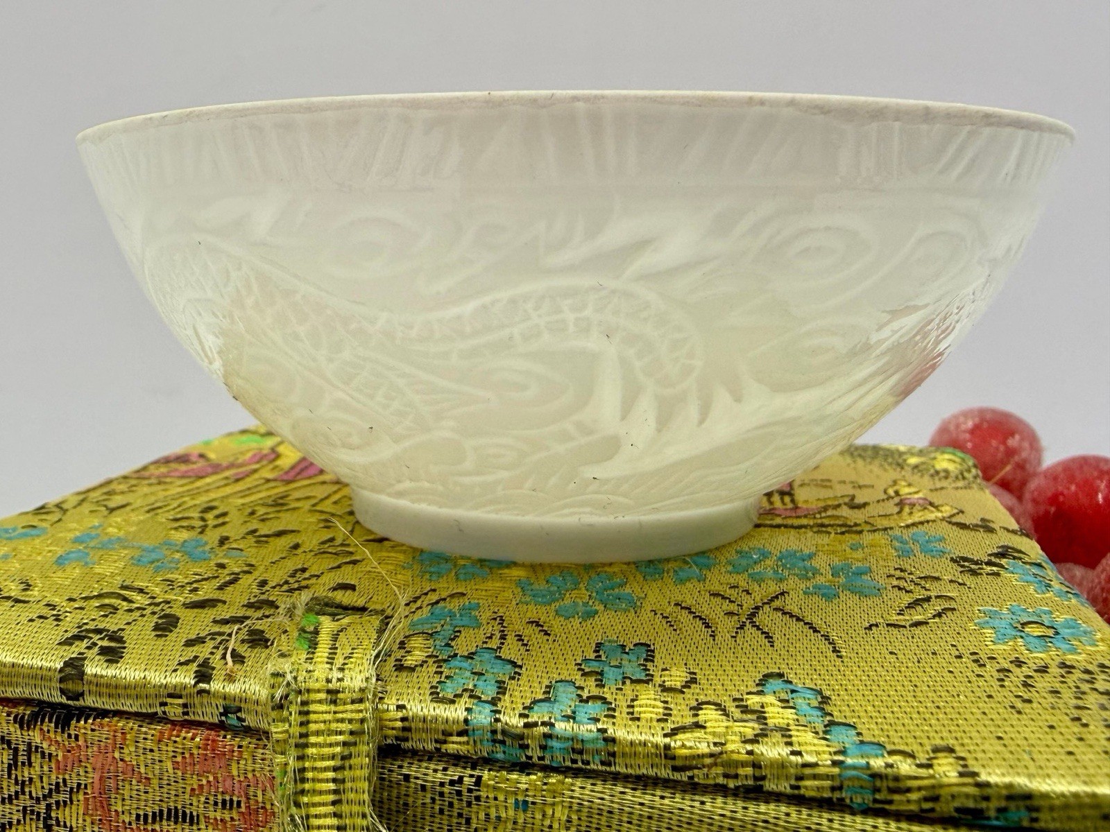 VTG CHINESE EGGSHELL PORCELAIN BOWL WITH ANHUA DECORATION