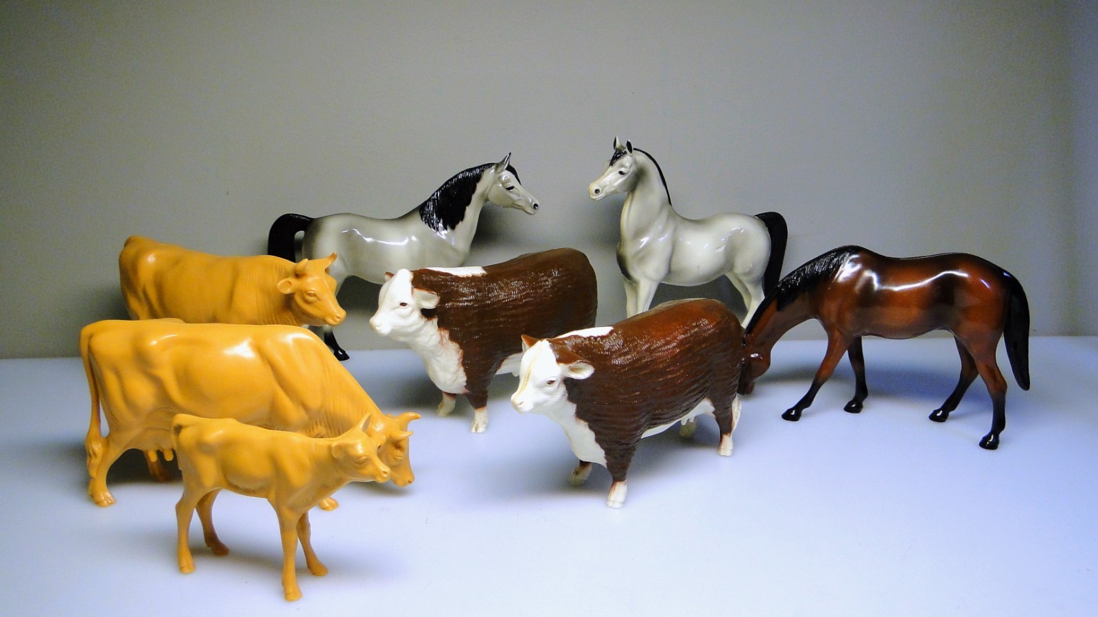 Vintage Hartland Plastics Jersey & Hereford Cows w/ Horse Lot * Farm Animals Cow