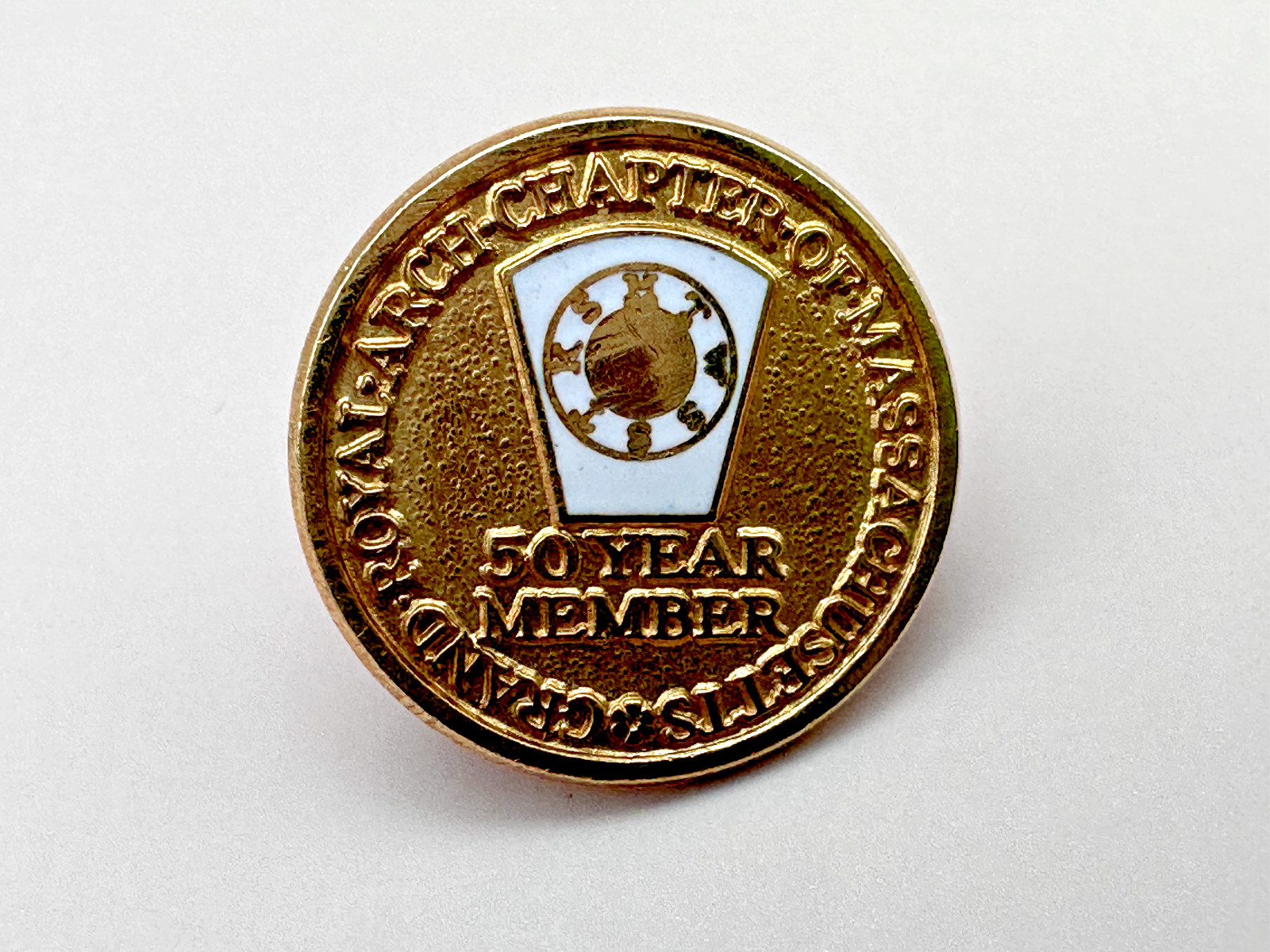 VINTAGE GRAND ROYAL ARCH MASONS CHAPTER OF MASS 50 YEAR MEMBER PIN - A785
