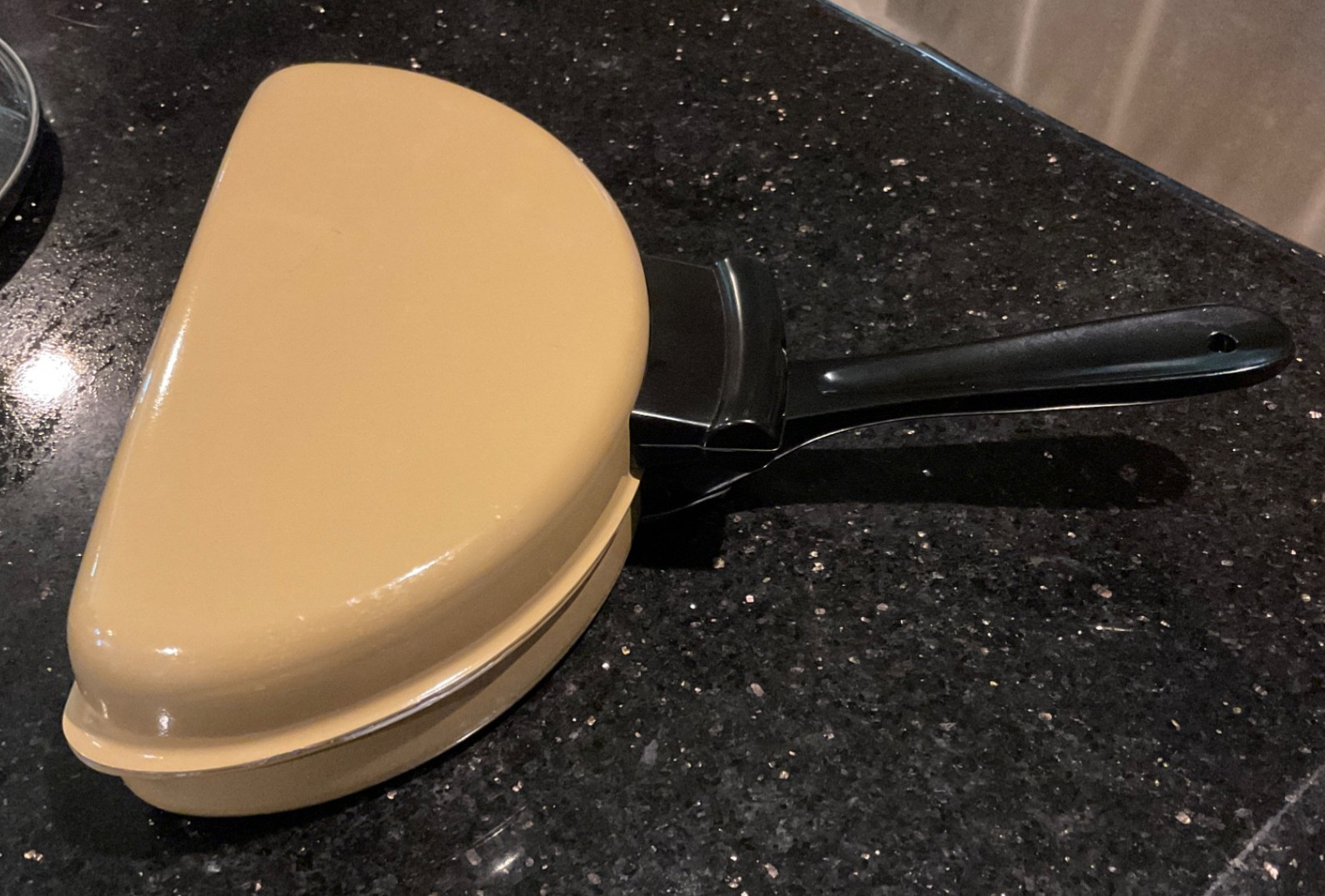 Omelet Pan 1970s Yellow Hinged Non-Stick Mirro Retro Vtg