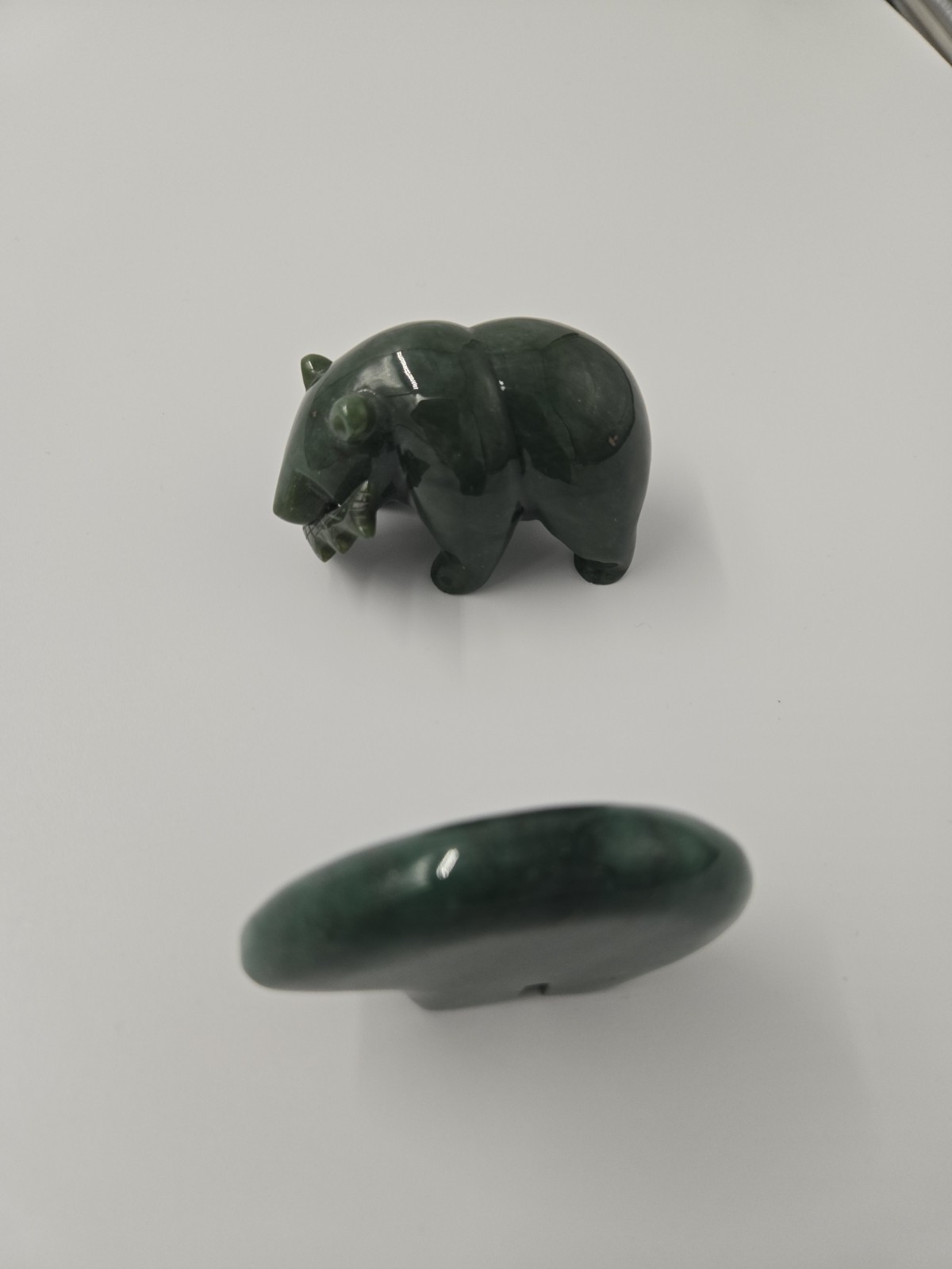 2  Vintage Carved Jade Bears With Fish Jade Stone Alaska 2.5-3\