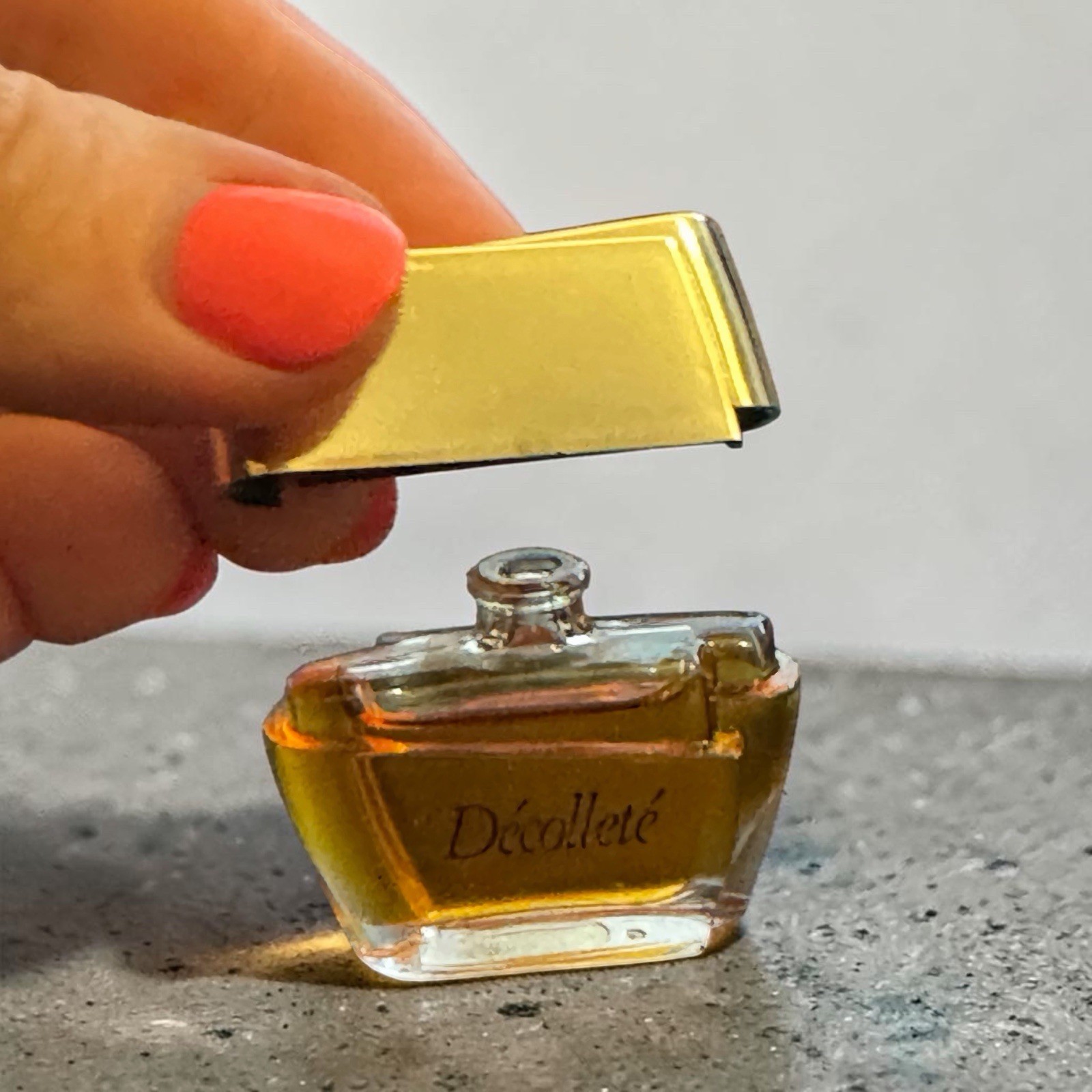 1980's Merle Norman Decollete Mini Parfum Travel 4 ml 0.14 fl oz France RARE