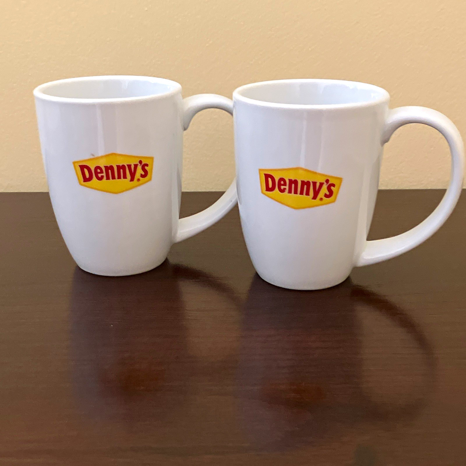 Denny\'s Advertising Mug Set of 2 Oneida B-15 White Yellow Red