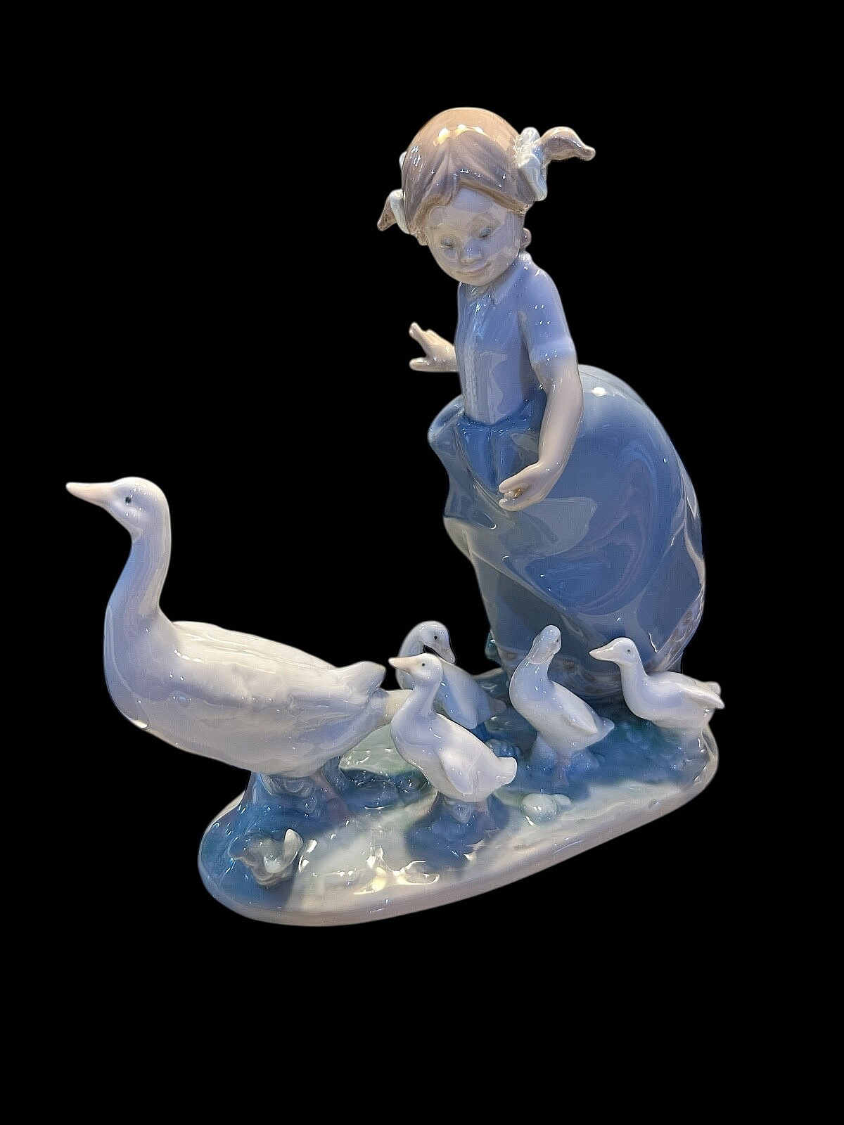 VINTAGE RETIRED LLADRO HURRY NOW #5503 YOUNG GIRL FEEDING GEESE BY JUAN HUERTA