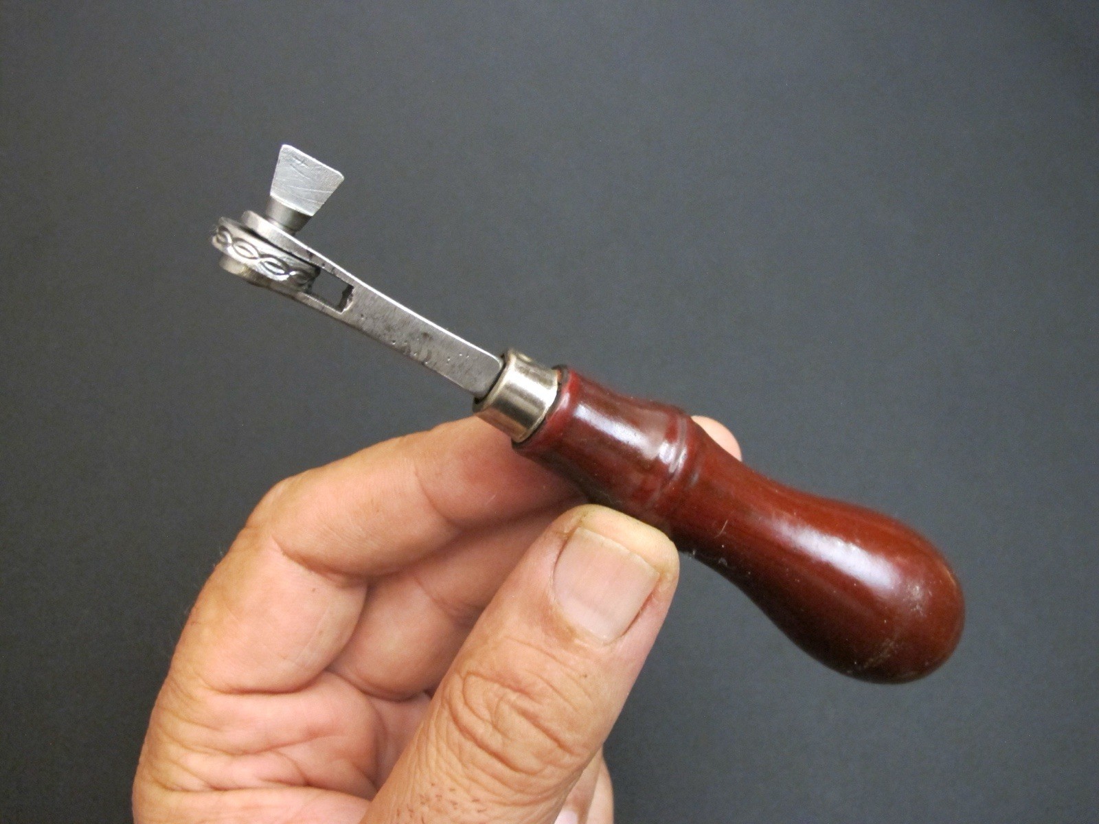 Vtg “C.S. OSBORNE” Saddle Maker/Cobbler Leather Stitching Groover Antique Tool