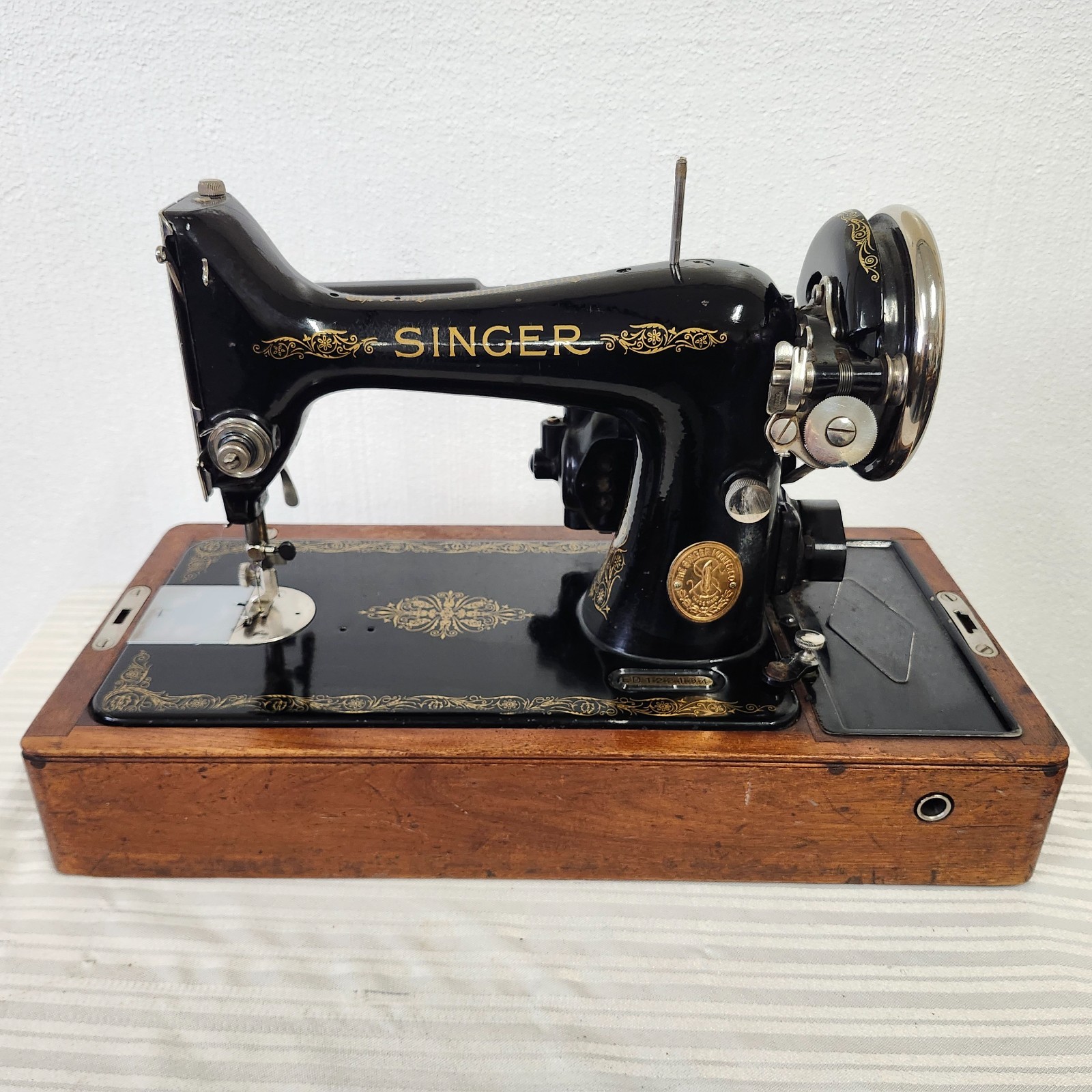 Excellent 1941 Singer Sewing Machine 99k Fully Tested Bentwood Case/Key Sews A+