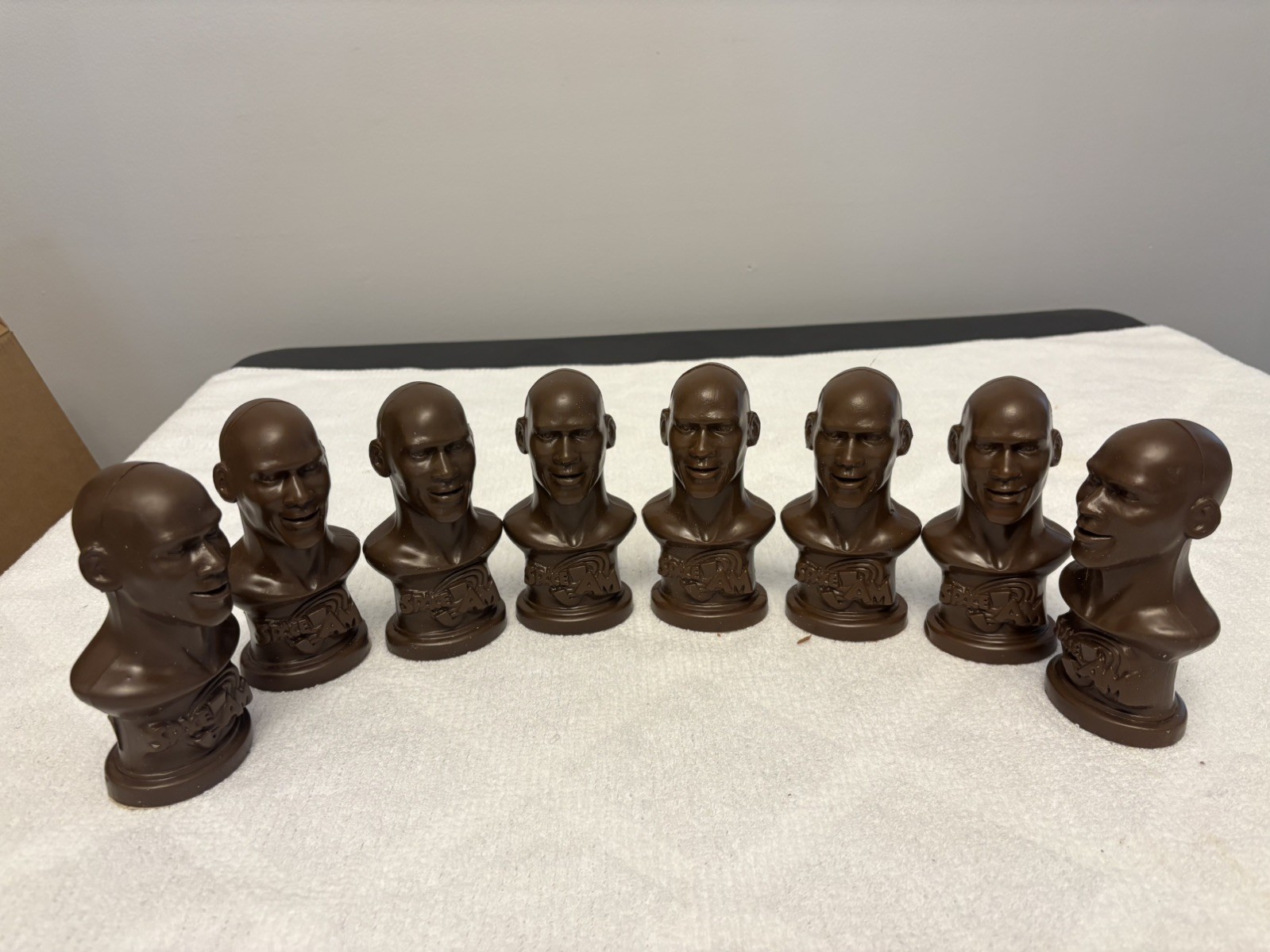 Vintage 1996 Space Jam Trophy Treats Michael Jordan Bust Container - Full