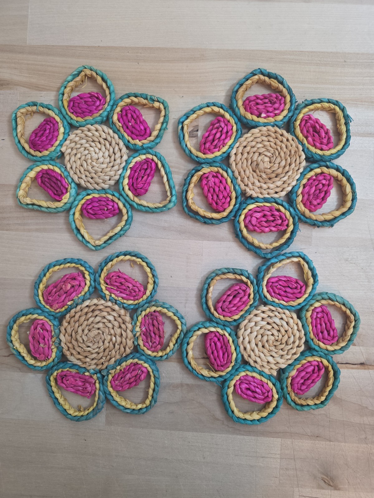 Vtg Set Of 4 Woven Raffia Flower Shaped Trivets