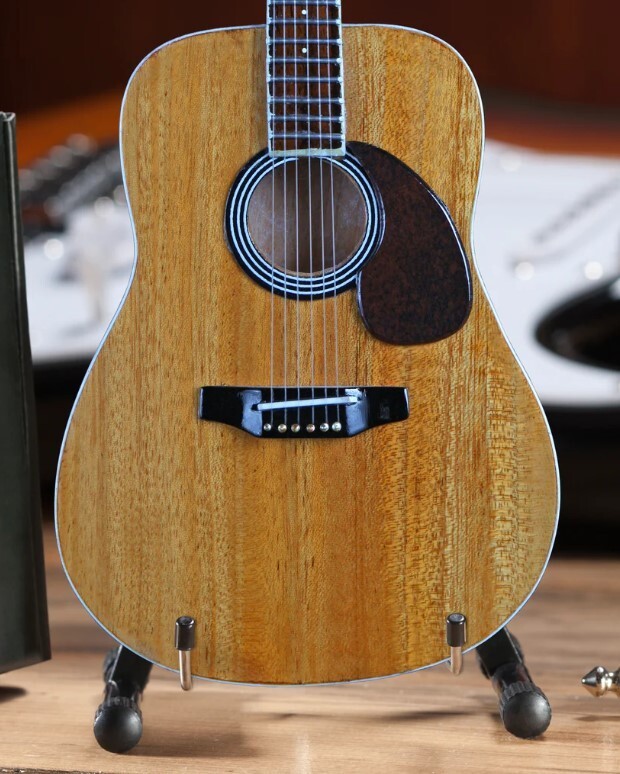 Replica Classic Dreadnought Natural Finish Acoustic Miniature Guitar