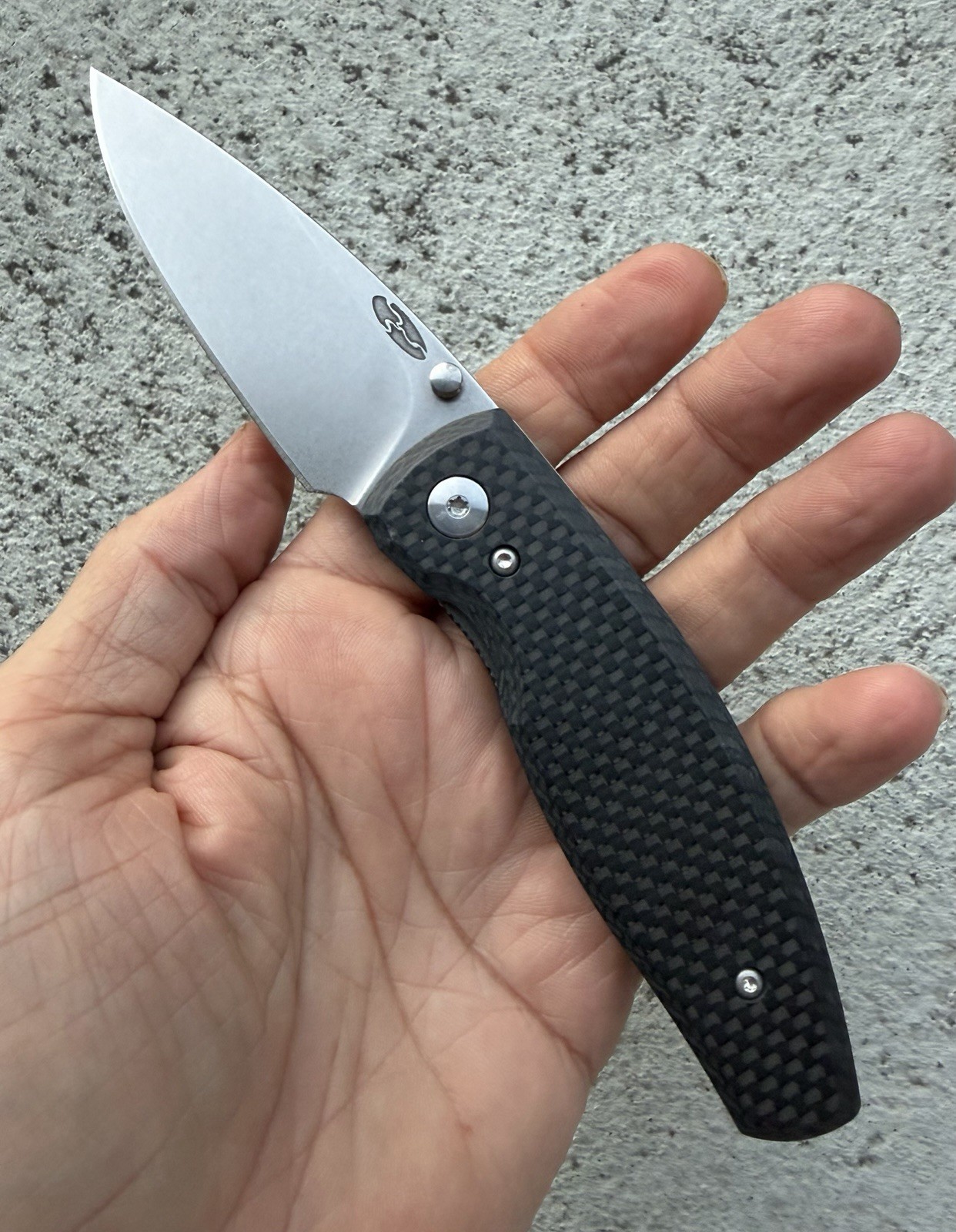 TRM THREE RIVERS MANUFACTURING USA NEUTRON 2, CARBON FIBER 3D, LINER LOCK KNIFE