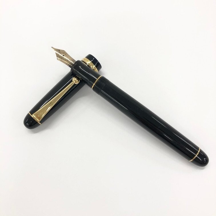 Pilot Custom 74 Fountain Pen 14K-585 Gold Nib M Medium Black Made in Japan