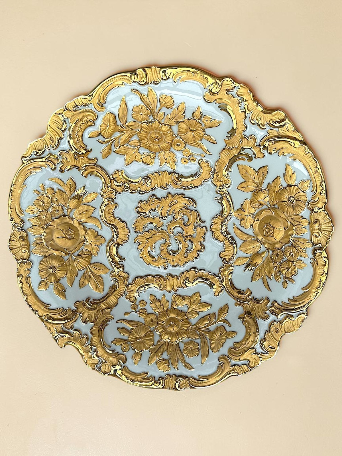 Meissen Gold Floral Relief Rococo Porcelain Cabinet Plate Charger 11 Meissen Gold Floral Relief Rococo Porcelain Cabinet Plate Charger 11
