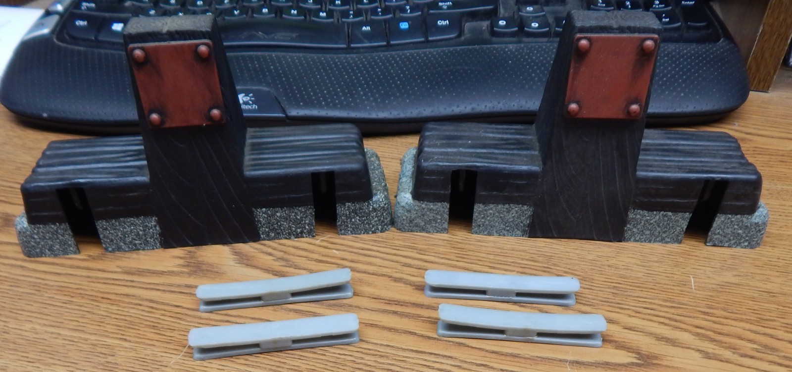 2) VINTAGE JIM BEAM TRAIN TRACK BUMPERS WITH 4 CLIPS USED VERY GOOD SHAPE LQQK