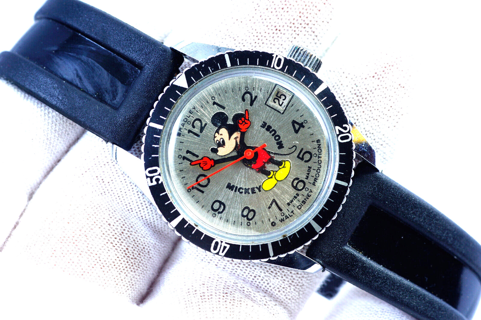 Vintage Bradley Swiss Made Mickey Mouse 5ATM Dive Watch Date Window Disney