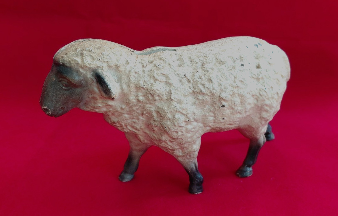 Vintage/Antique Cast Iron Sheep Still Bank ~ Nice Paint Vintage/Antique Cast Iron Sheep Still Bank ~ Nice Paint