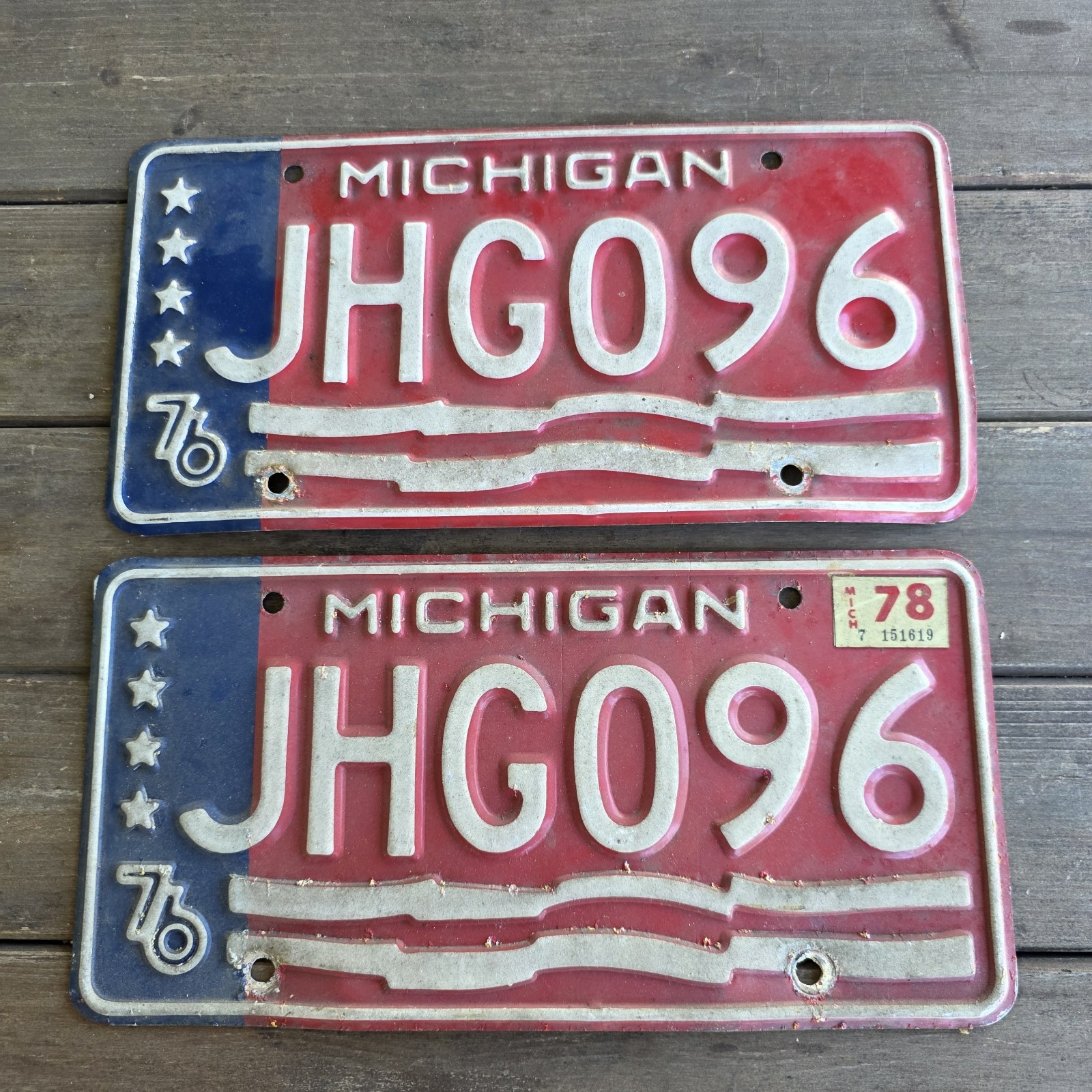 Vintage '76 MICHIGAN License Plate Pair Tag JHG096 Red White Metal Auto Decor