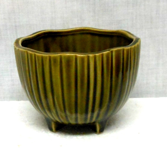 VINTAGE McCoy GREEN FOOTED PLANTER - #612 - 1940'S - GOOD COND