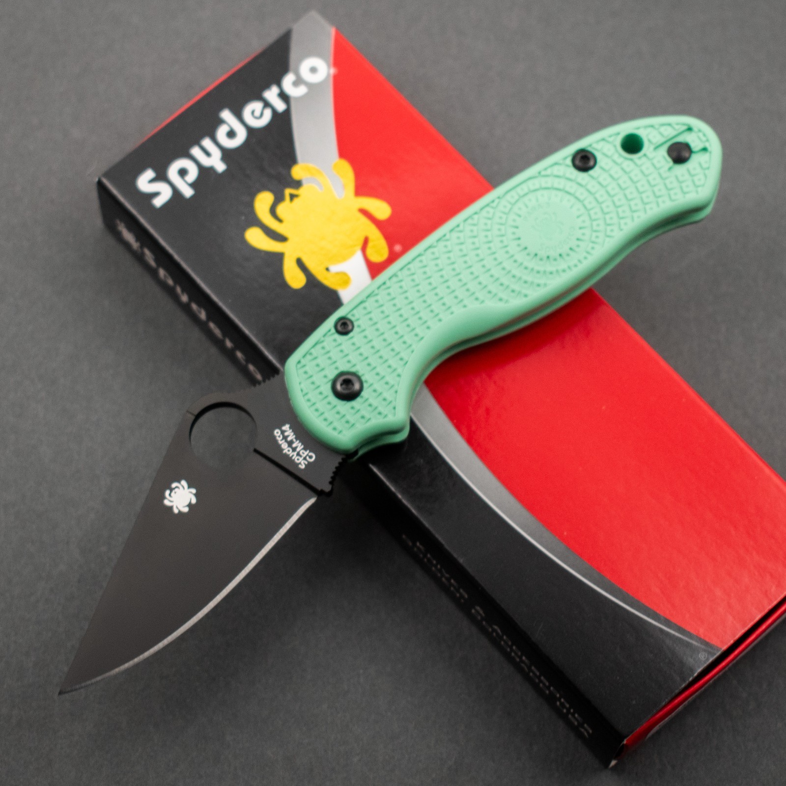 NEW Spyderco Paramilitary 3 LW, Black M4, Mint Green FRN, C223PGRM4BK PM3 NEW Spyderco Paramilitary 3 LW, Black M4, Mint Green FRN, C223PGRM4BK PM3