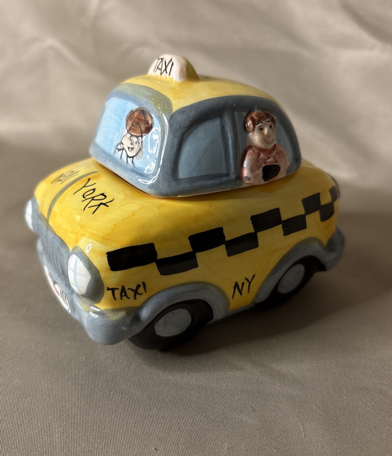 NY City Yellow Cab Taxi Salt & Pepper Shakers Checkered Cabby Tourist Attraction NY City Yellow Cab Taxi Salt & Pepper Shakers Checkered Cabby Tourist Attraction