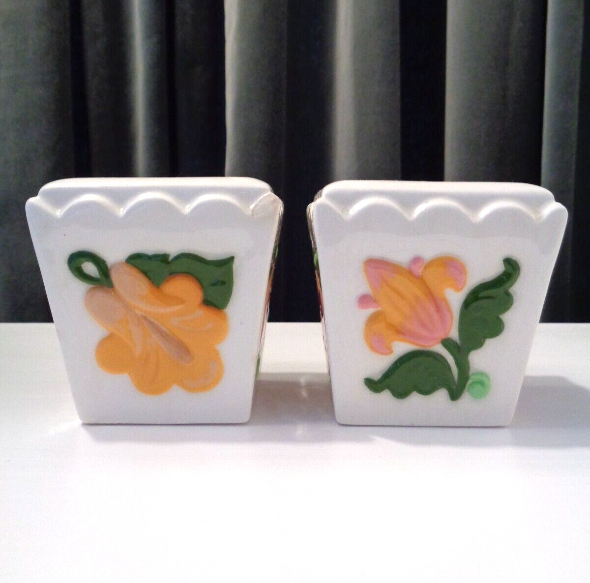 VINTAGE AMERICANA WHITE CERAMIC FLOWERS FRUIT SALT & PEPPER SHAKERS VINTAGE AMERICANA WHITE CERAMIC FLOWERS FRUIT SALT & PEPPER SHAKERS