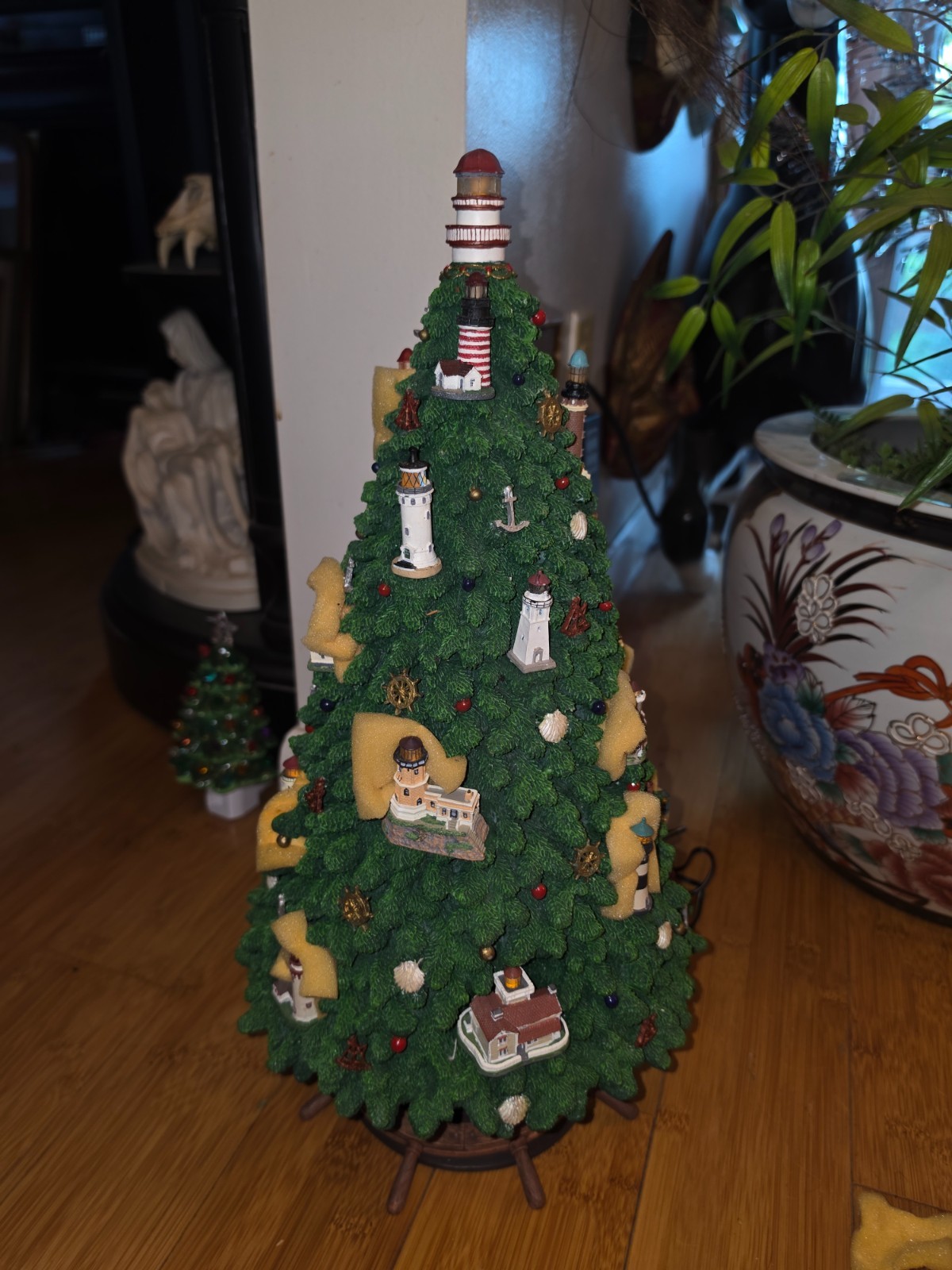 Vintage Danbury Mint Lighthouse Christmas Tree 18\