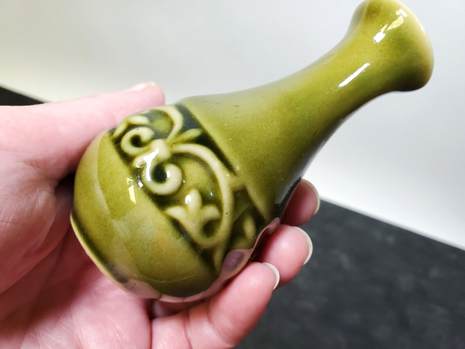 Vtge Bud Vase Olive Green Glazed 4\