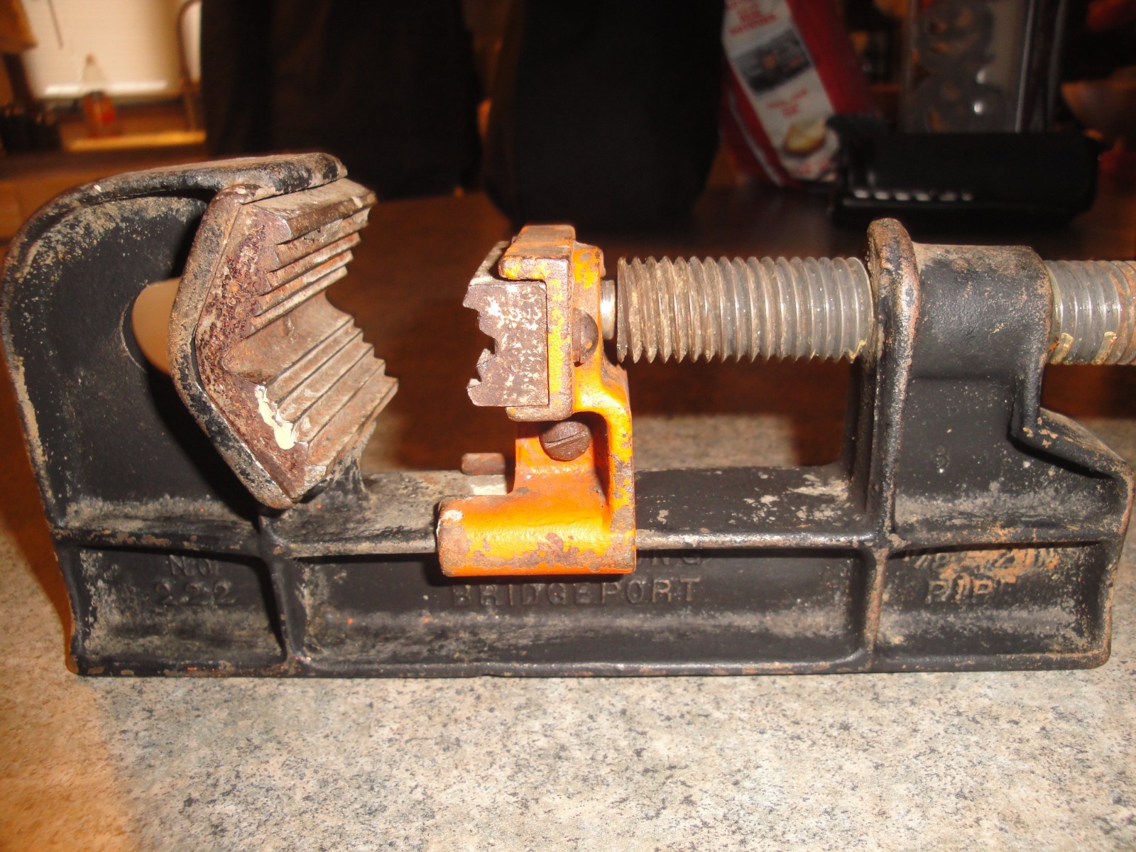 Vintage - Armstrong Bridgeport Model 222 pipe vise 1/8