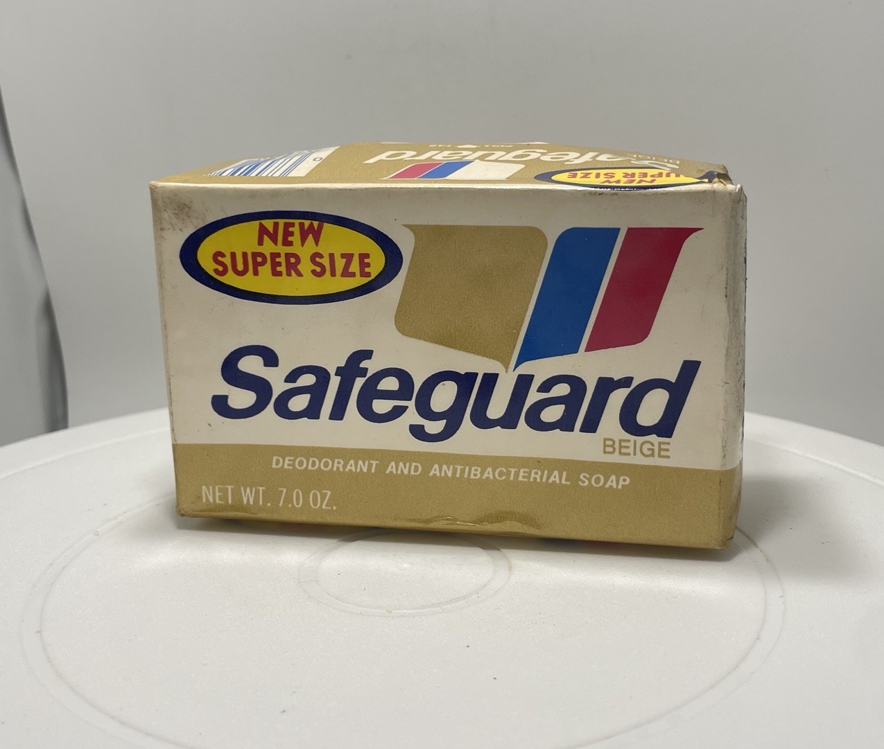 Vtg Safeguard Beige Deodorant & Antibacterial Soap Bar New Super Size 7 oz NOS Vtg Safeguard Beige Deodorant & Antibacterial Soap Bar New Super Size 7 oz NOS