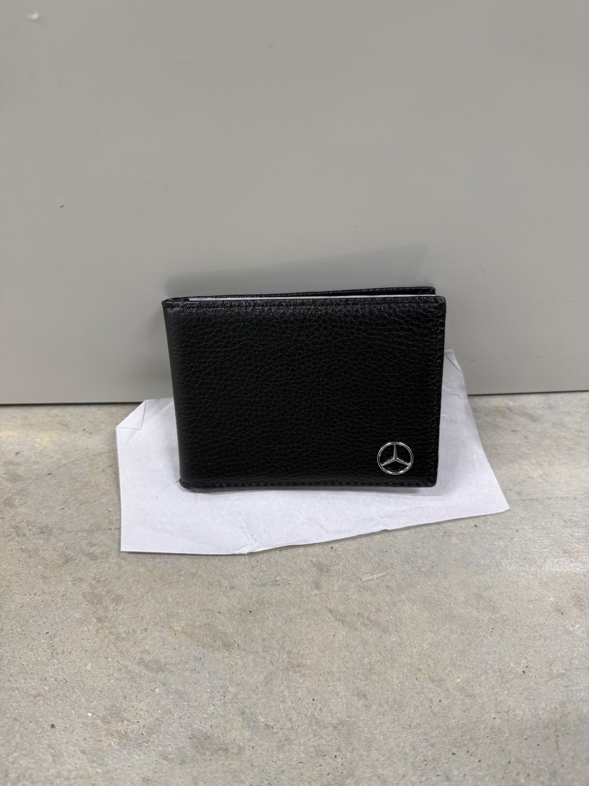Mercedes Black Pebbled Leather Men's Bifold Wallet With Emblem Logo brand new