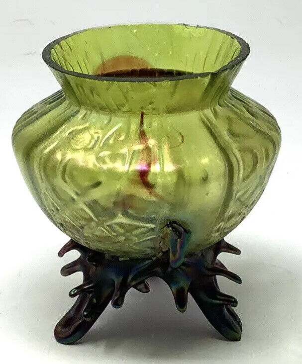 Kralik Art Nouveau 1900's Iridescent Green Studio Hand-Blown Glass Vase