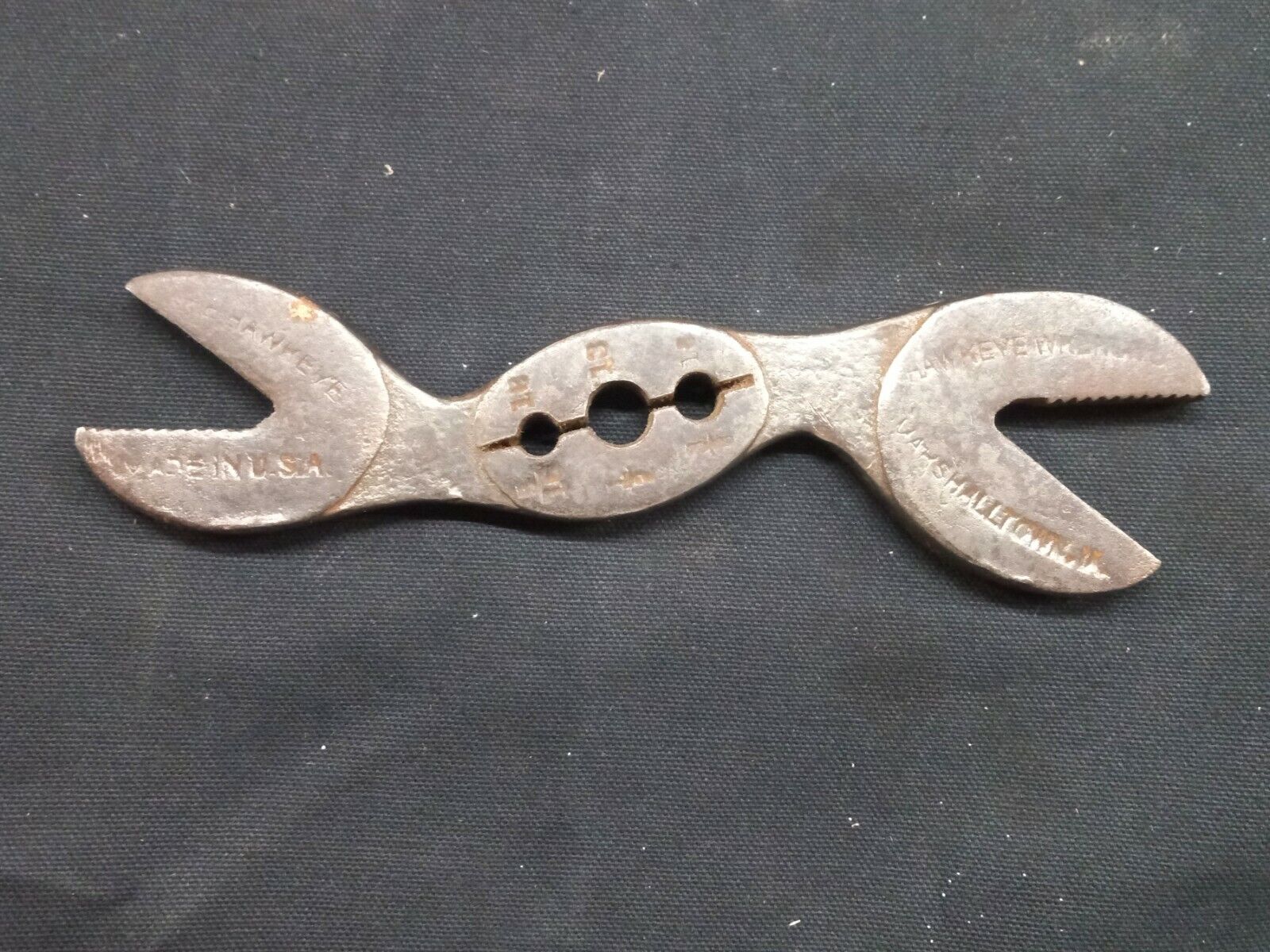 Antique Hawkeye 8” Double Ended Crocodile Alligator Threader Wrench Nicely Worn