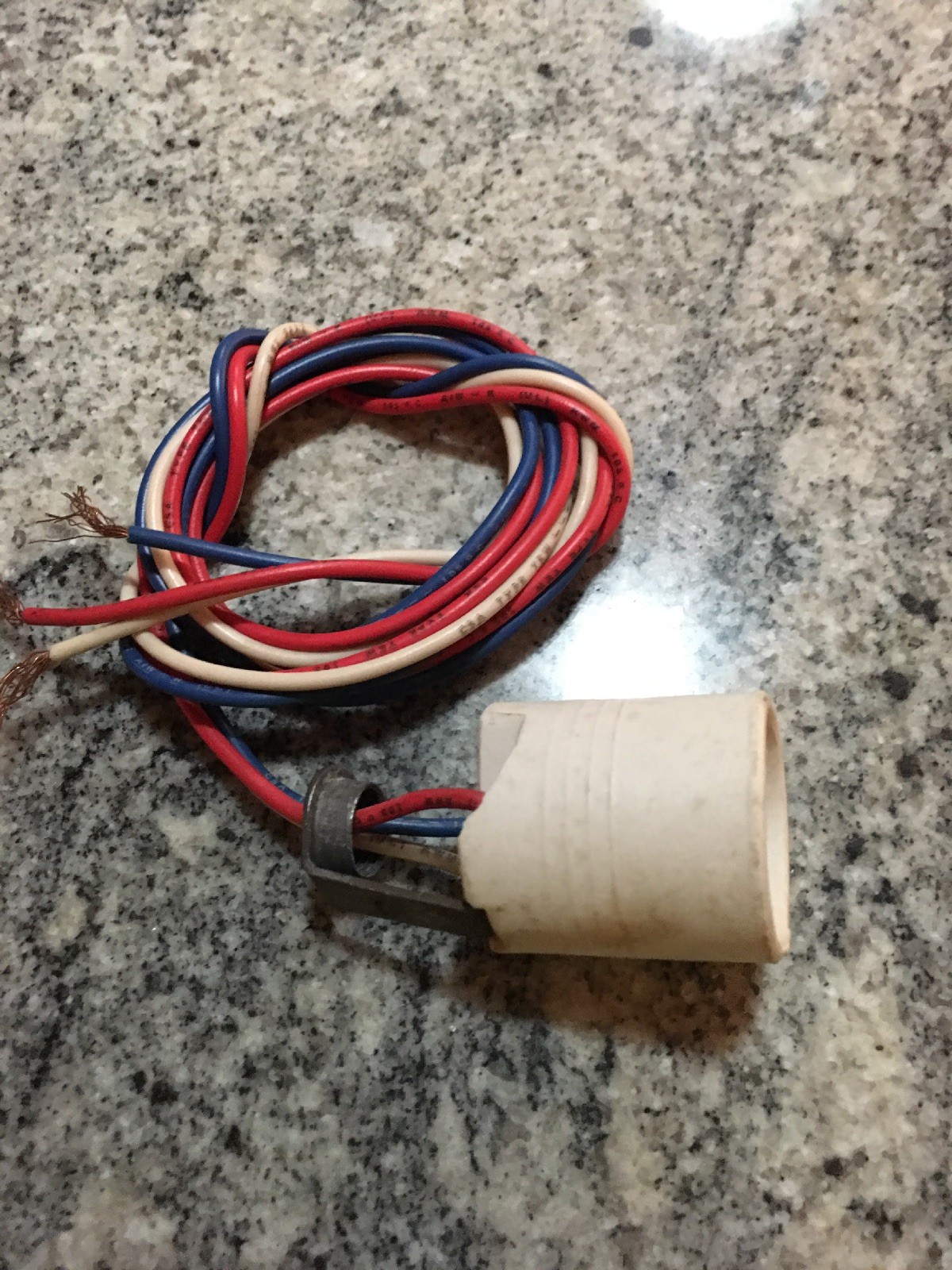 3 Way Porcelain Keyless Lamp Socket With 1/4 IPS Thread With 24 Inch Leads