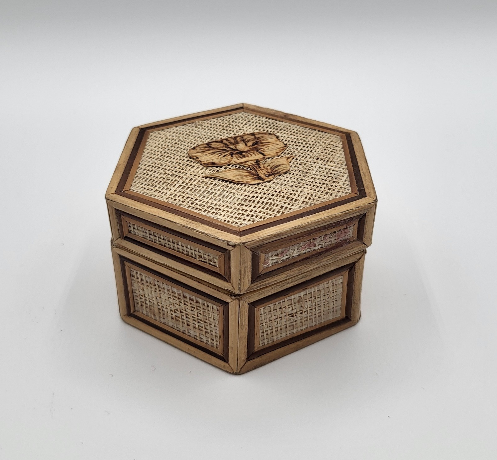Vtg Hexagonal Bamboo Rattan & Wicker Trinket Box ~ Red Felt Lining 3.25\