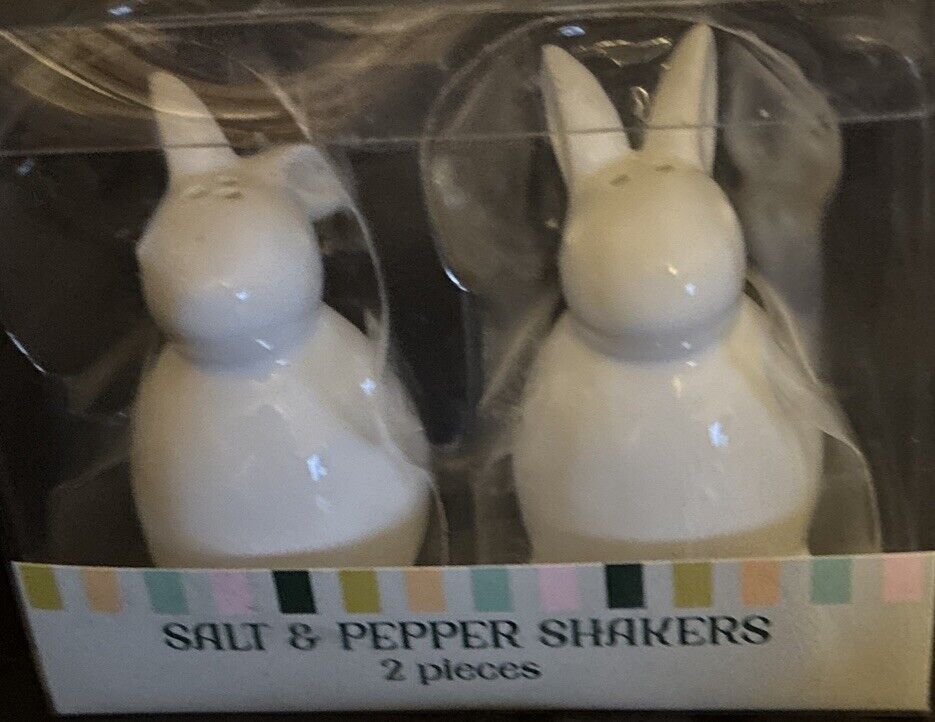 Adorable  Ceramic Bunny Rabbit Salt And Pepper Shakers Cute NEW
