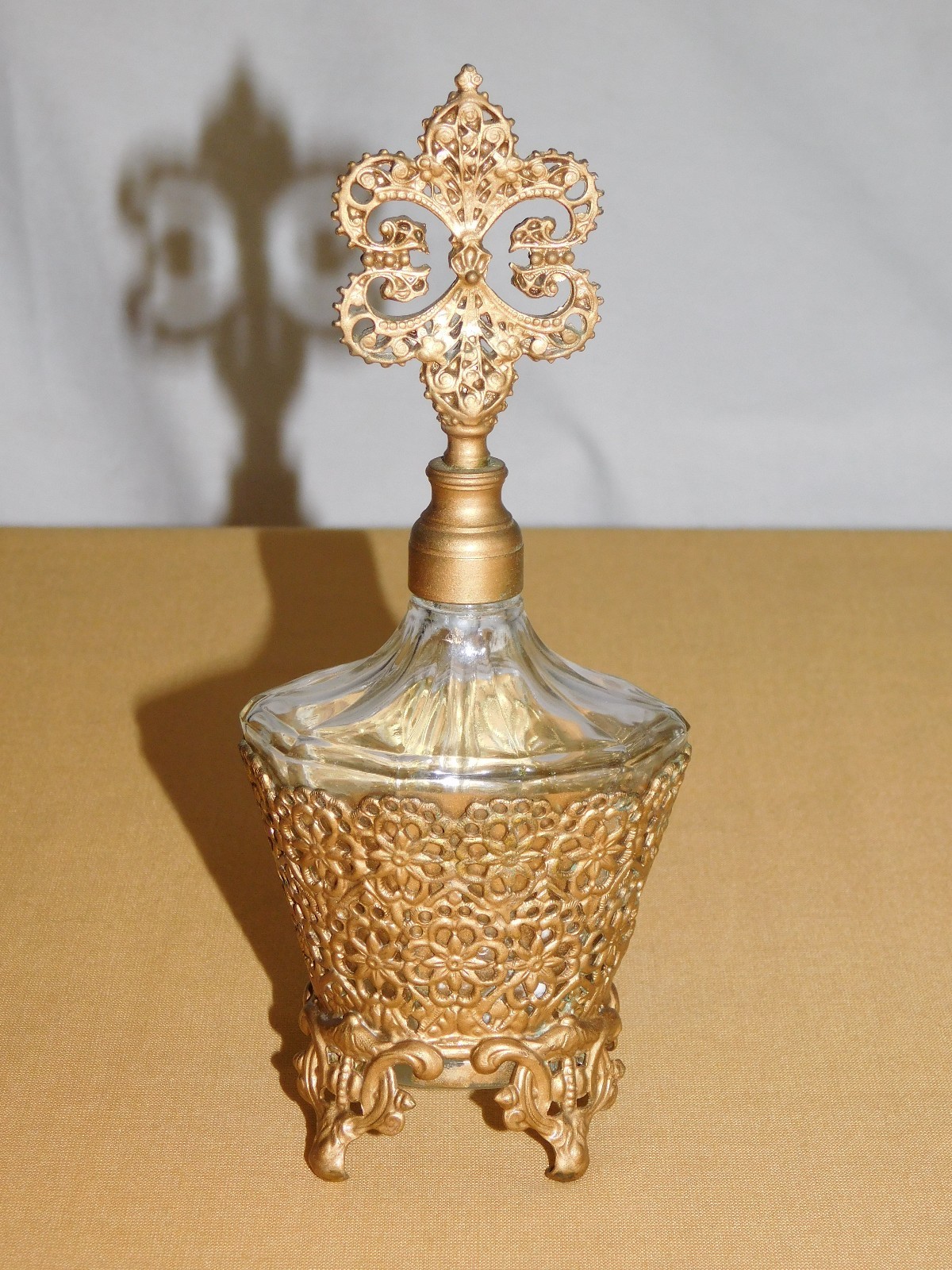 VINTAGE GOLD TONE ORNATE  7 3/4