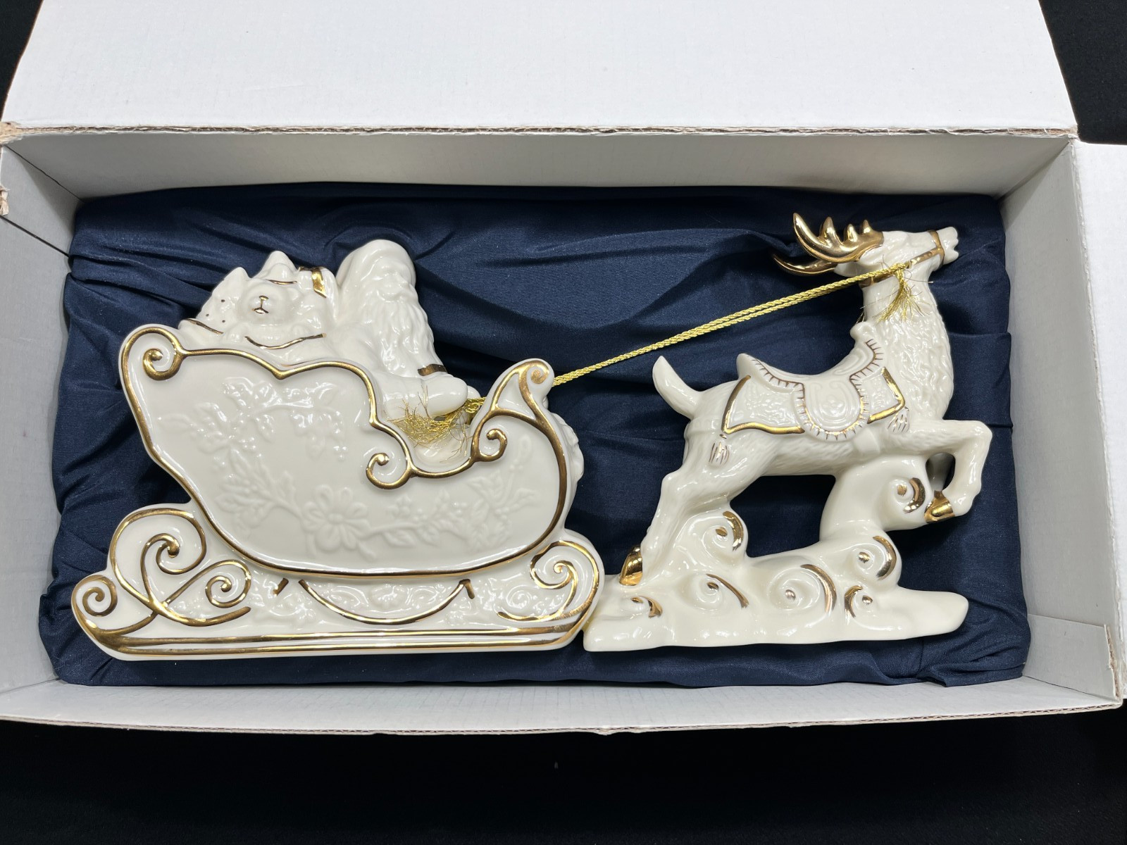 Mikasa Fine Porcelain Santa Sleigh and Reindeer Gold Trim Original Tag FK001/900
