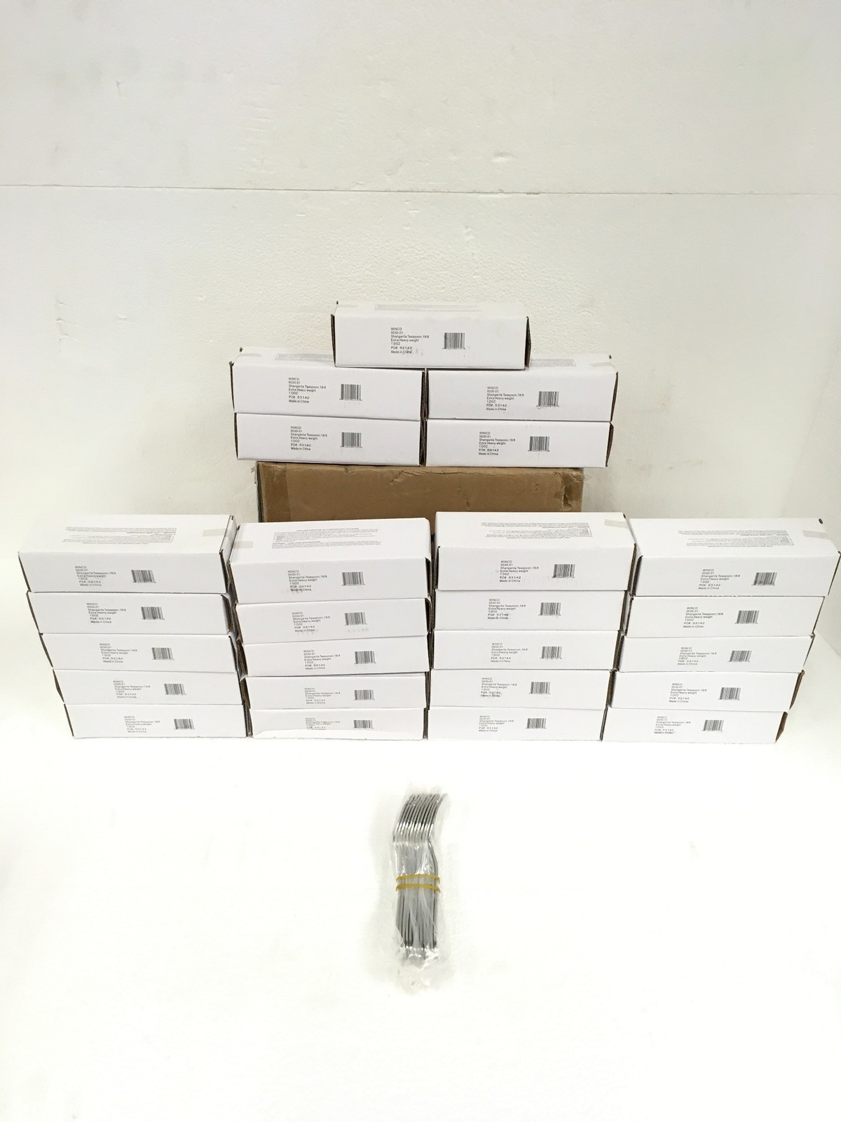 NEW Box with 25 Dozen Winco Shangarila 18/8 Teaspoons 0030-01 Extra Heavy Weight