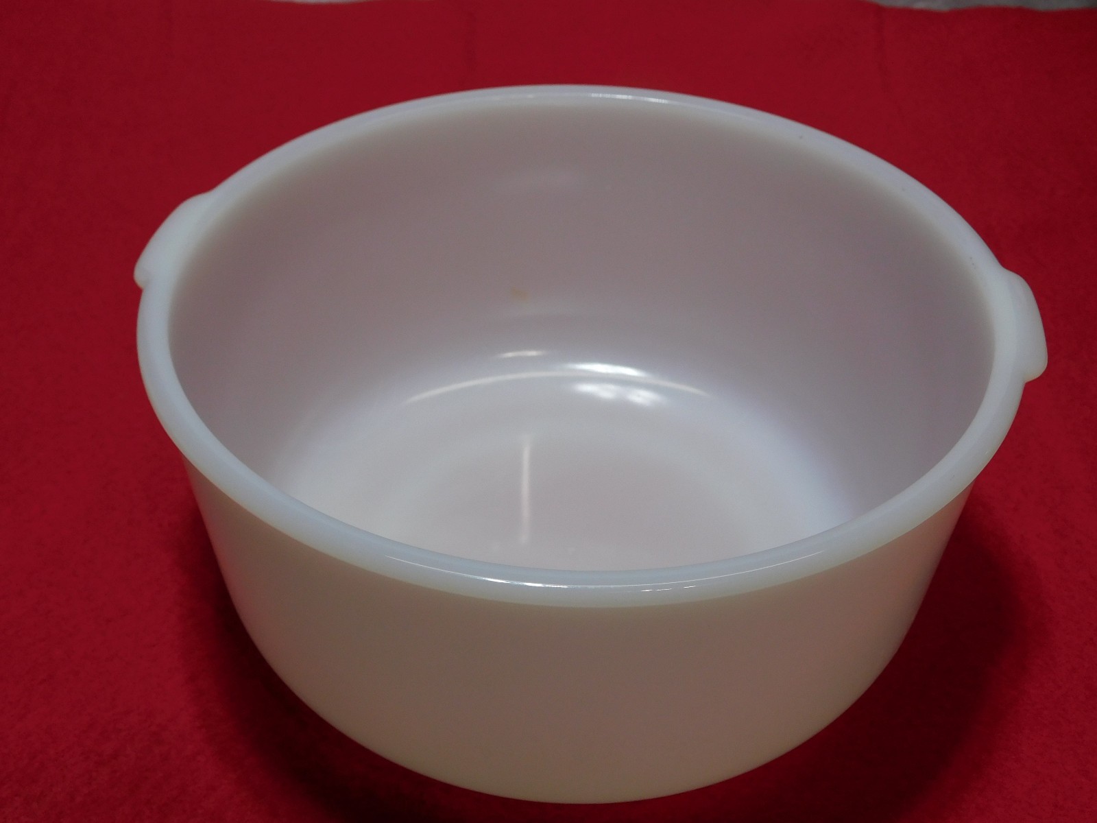 Vintage Sunbeam GlasBake White Glass Mixing Bowl in Good Condition