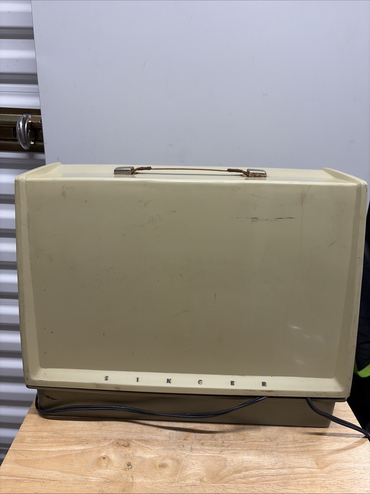 SPARTAN SINGER 327K Sewing Machine - Powers On, Need Repair *READ* SPARTAN SINGER 327K Sewing Machine - Powers On, Need Repair *READ*