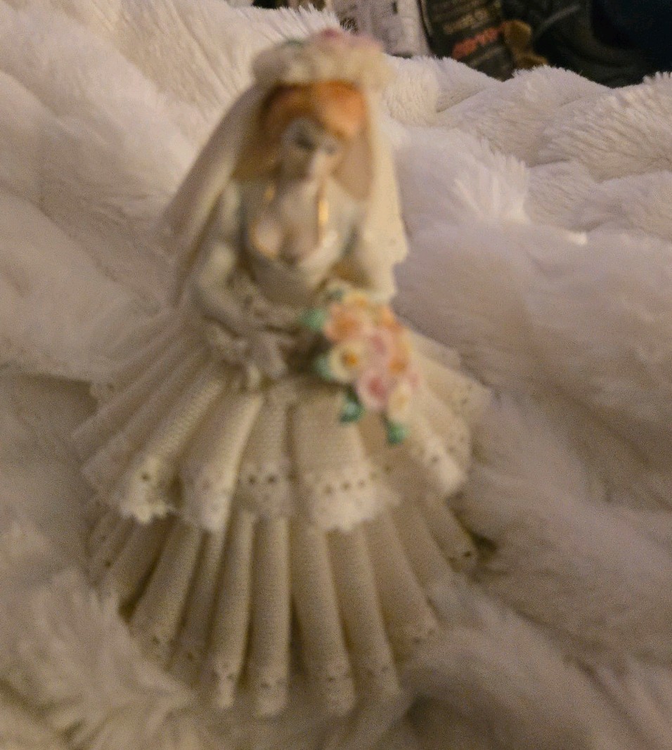 Dresden MULLER VOLKSTEDT Rare “The Bride” Irish Porcelain Figurine 