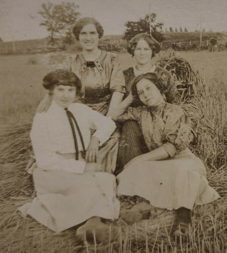RPPC Real Photo Postcard US Farm Women Girls in Field Tie Unposted VTG 